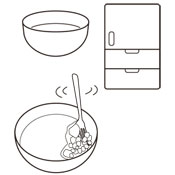 あら熱がとれたらボール等の器に流し入れ、冷蔵庫で3時間以上冷やし固めます。（もう一種類のマシュマロも同じように作ります。）