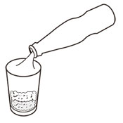 フォーク等を使いクラッシュゼリーを作り、層になるようにグラスに入れ、最後にゼリーの上から炭酸水を注ぎます。