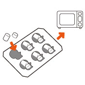 （２）にマシュマロを1個半ずつ入れ、電子レンジ（600W)で10〜20秒マシュマロが少し膨らむ程度加熱します。