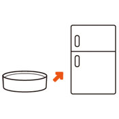 (2)のセルクル型に流し入れ冷蔵庫で約3～4時間冷やし固めます。