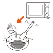 600Wの電子レンジで約10秒加熱した牛乳を②に２回に分けて加えながらよく混ぜます。
